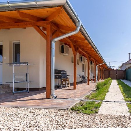 Lili Apartman Harkan Exterior foto
