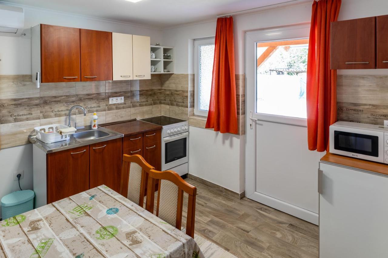 Lili Apartman Harkan Exterior foto
