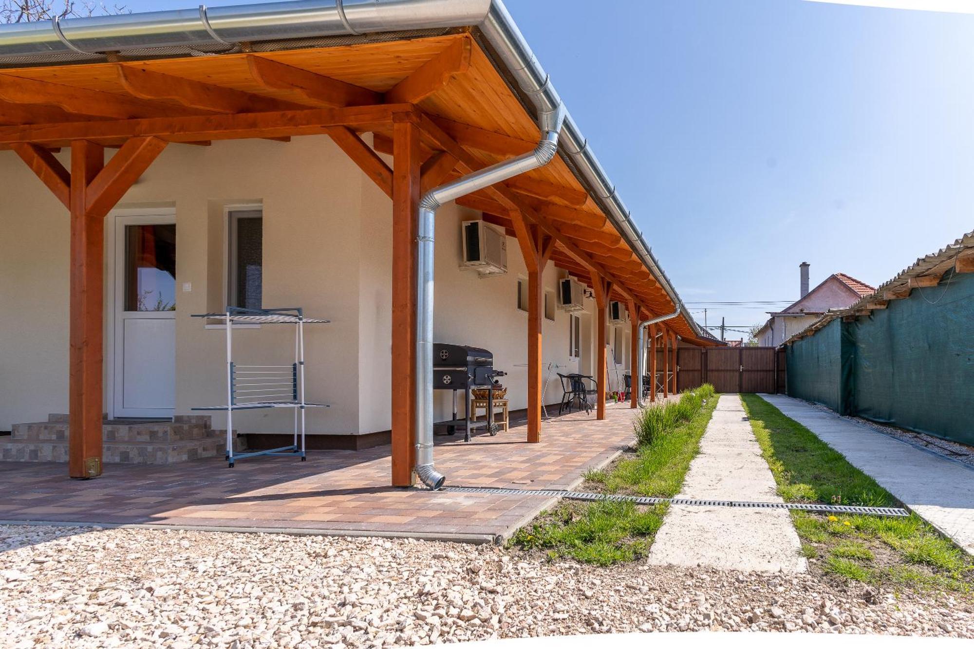 Lili Apartman Harkan Exterior foto