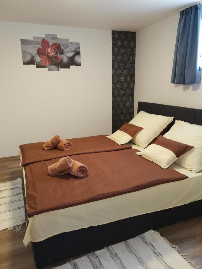 Lili Apartman Harkan Exterior foto