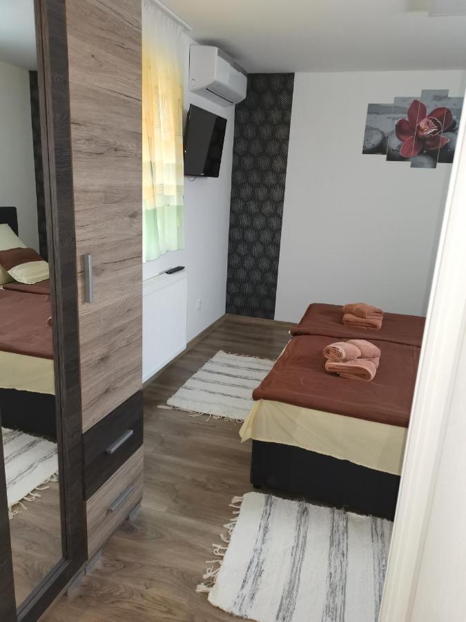 Lili Apartman Harkan Exterior foto