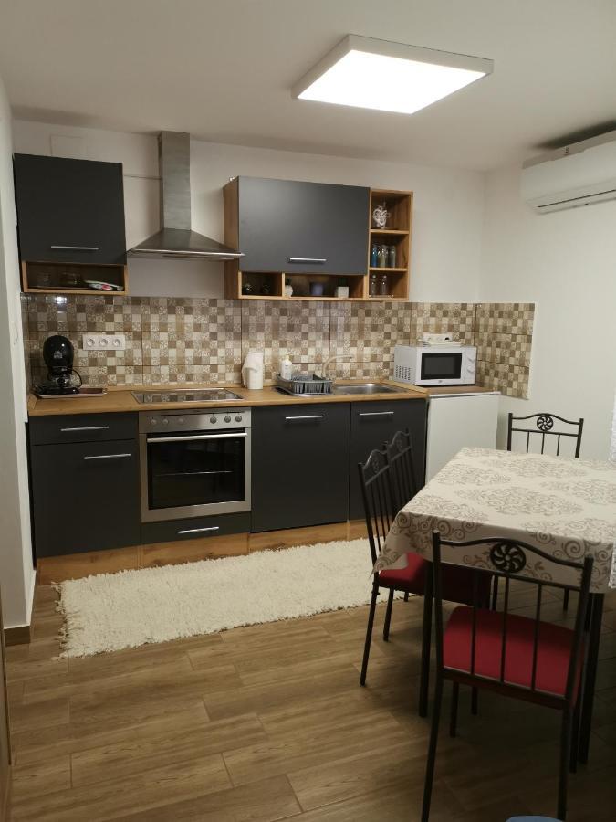Lili Apartman Harkan Exterior foto