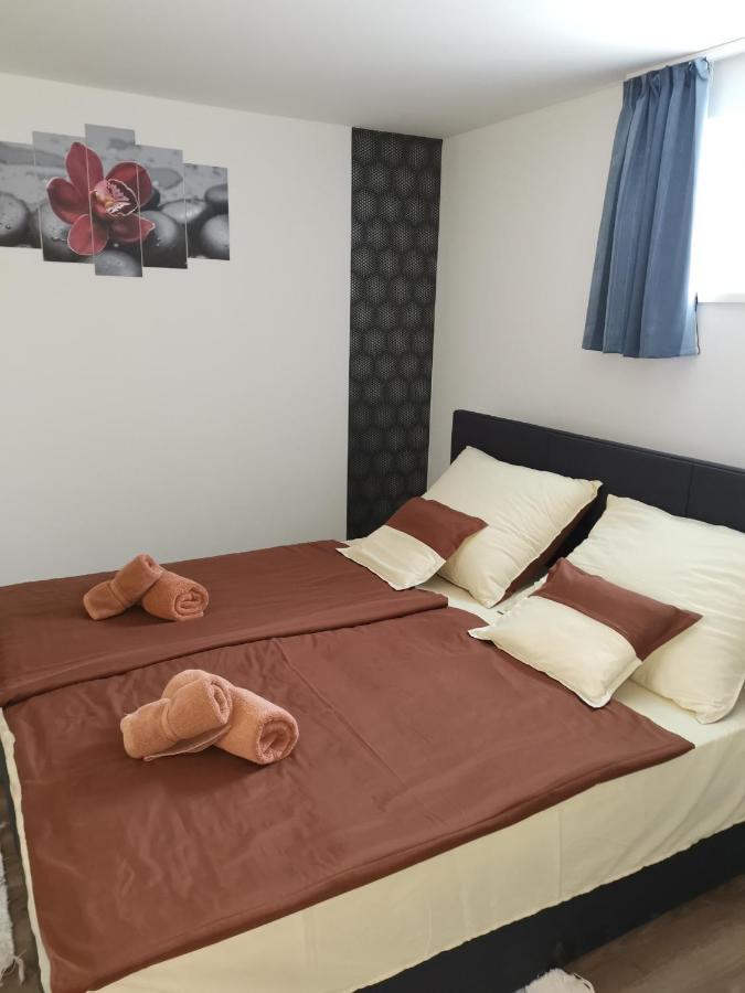 Lili Apartman Harkan Exterior foto
