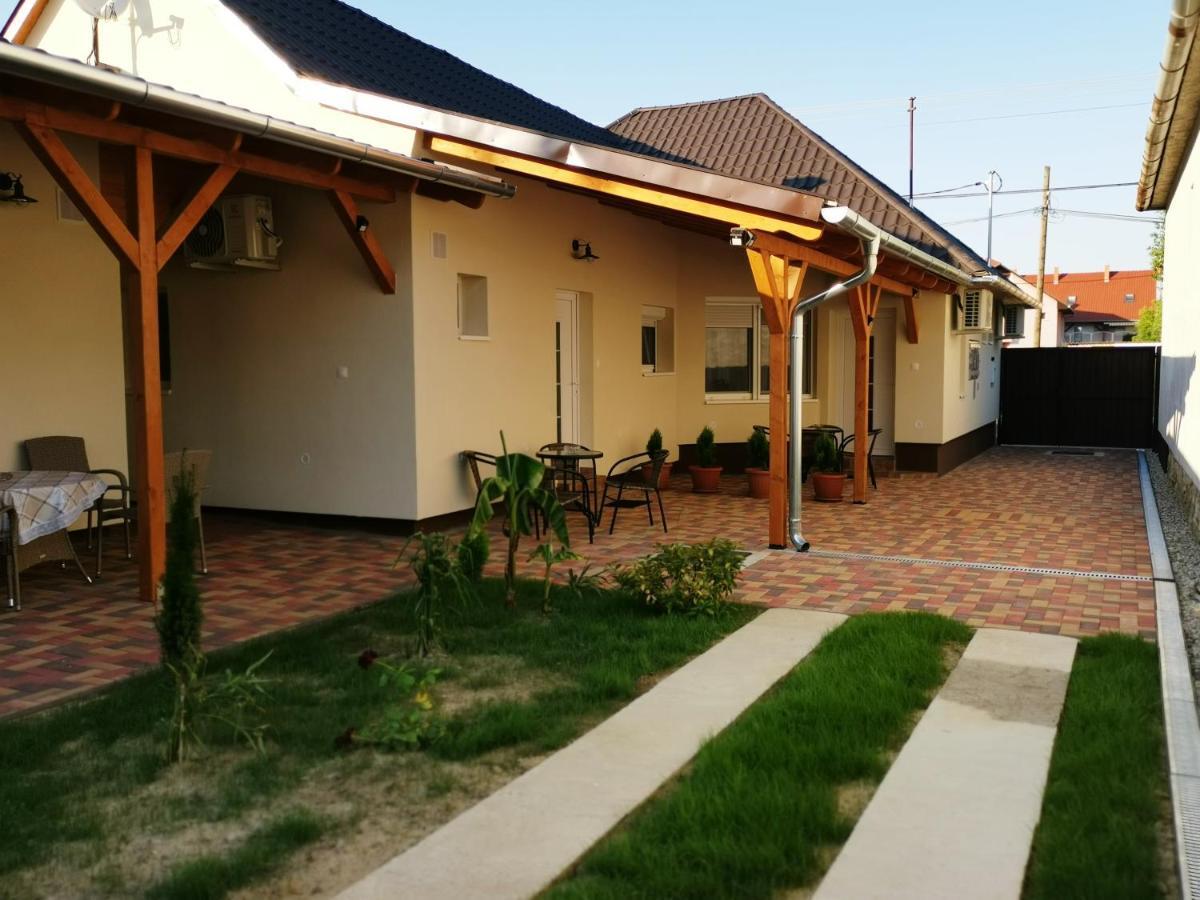 Lili Apartman Harkan Exterior foto