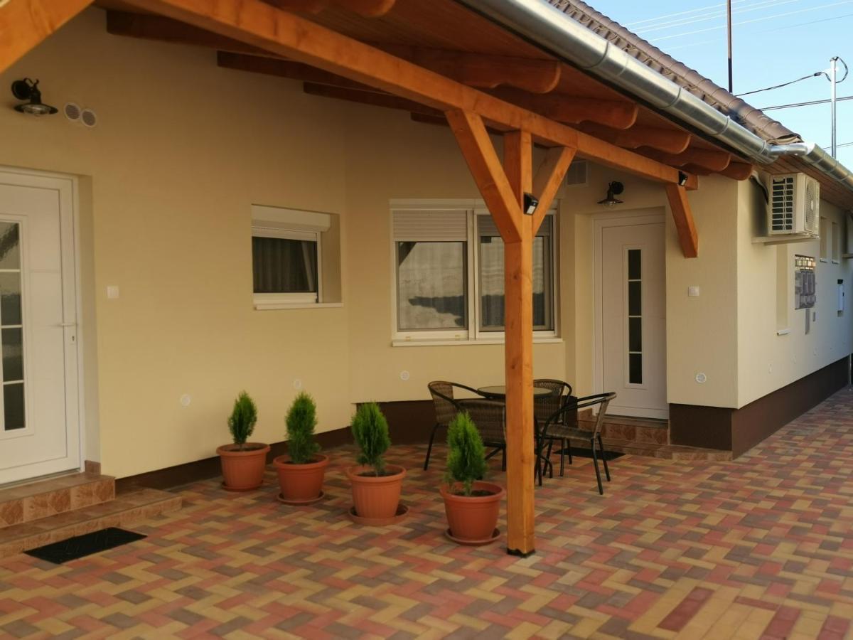 Lili Apartman Harkan Exterior foto