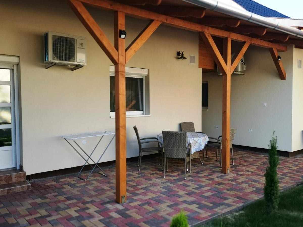Lili Apartman Harkan Exterior foto