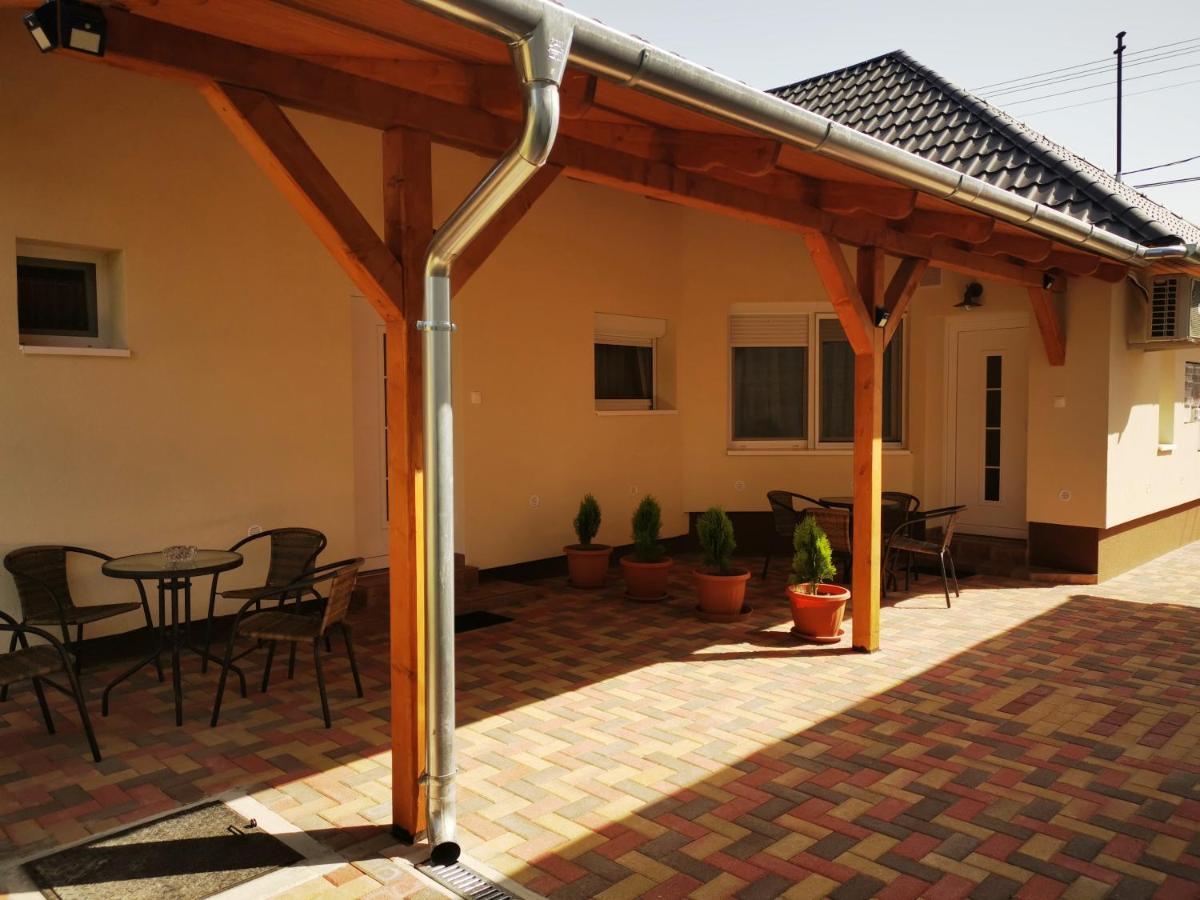 Lili Apartman Harkan Exterior foto