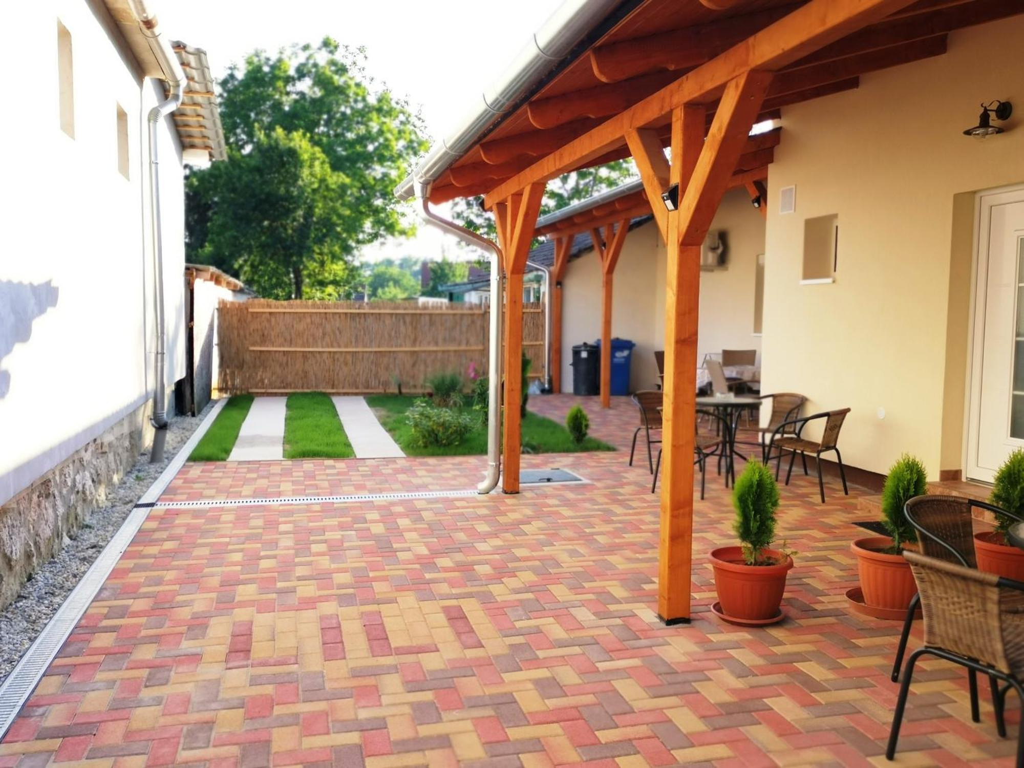 Lili Apartman Harkan Exterior foto
