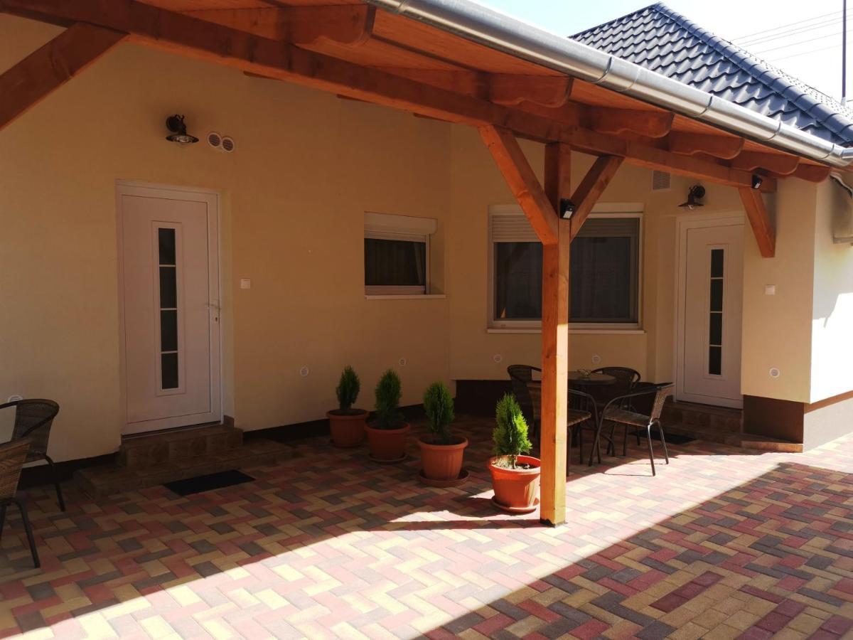 Lili Apartman Harkan Exterior foto