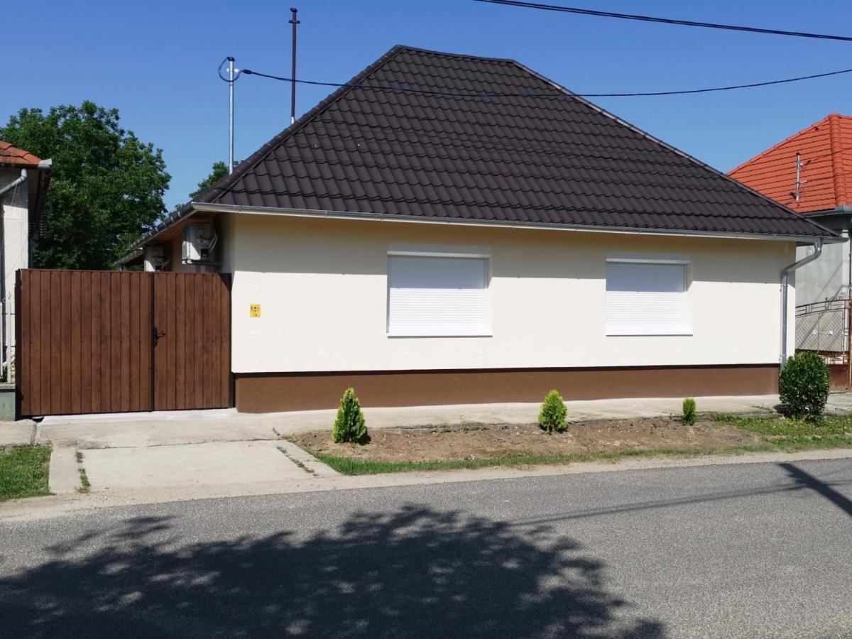 Lili Apartman Harkan Exterior foto